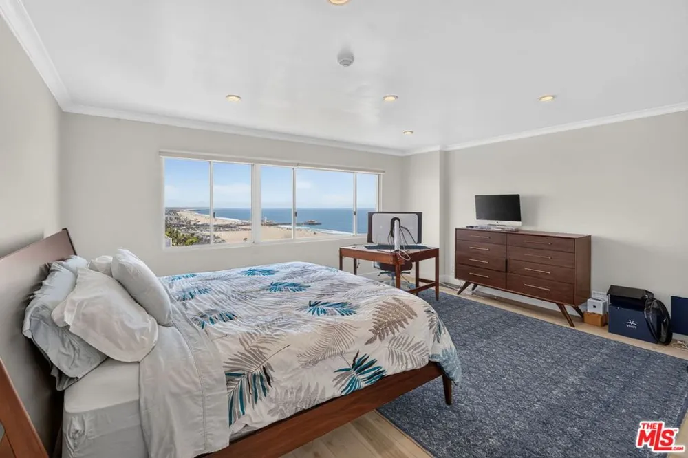 101 California Avenue #1404 Santa Monica, CA 90403