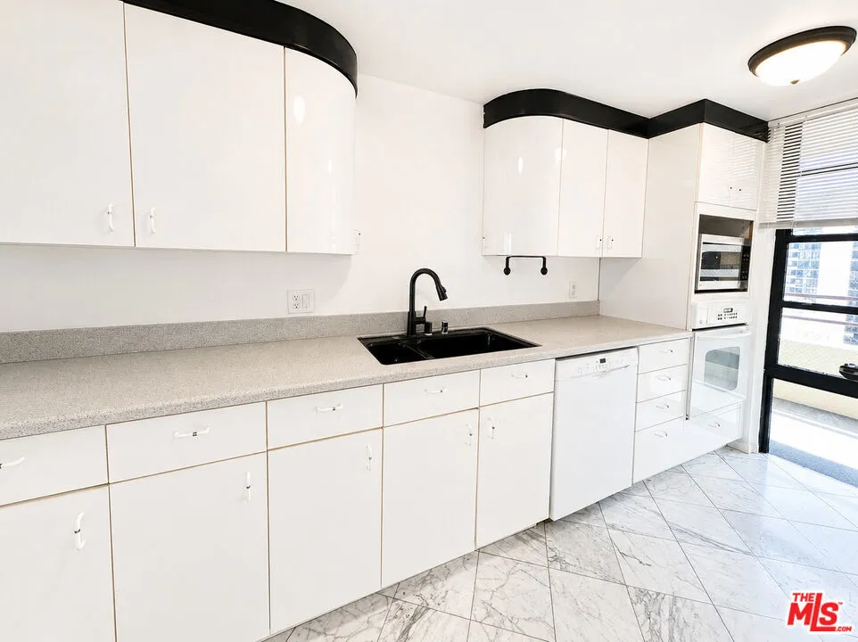 4316 Marina City Drive #519 Marina del Rey, CA 90292