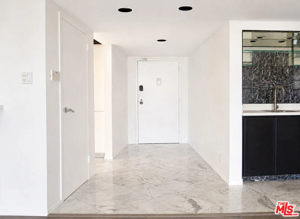 4316 Marina City Drive #519 Marina del Rey, CA 90292