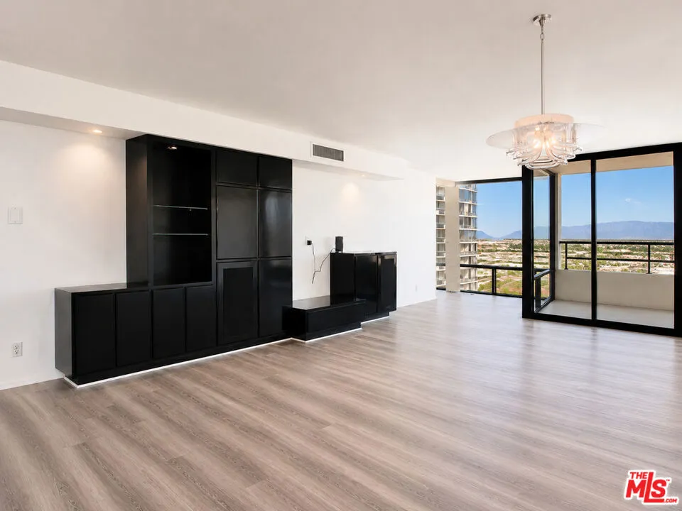 4316 Marina City Drive #519 Marina del Rey, CA 90292