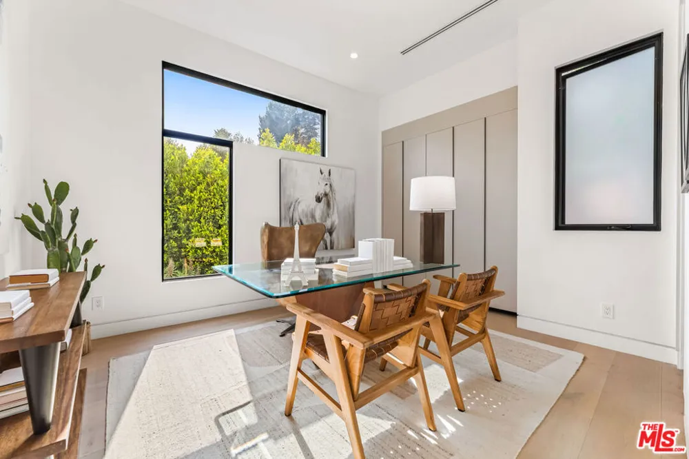 12119 Travis Street Los Angeles, CA 90049