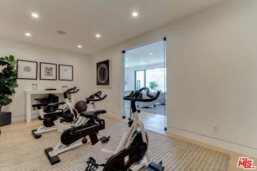 12119 Travis Street Los Angeles, CA 90049