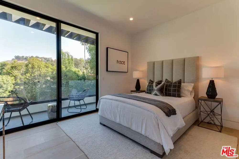 12119 Travis Street Los Angeles, CA 90049