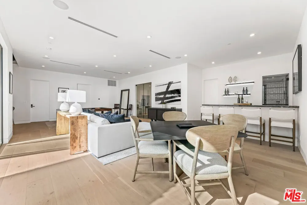 12119 Travis Street Los Angeles, CA 90049