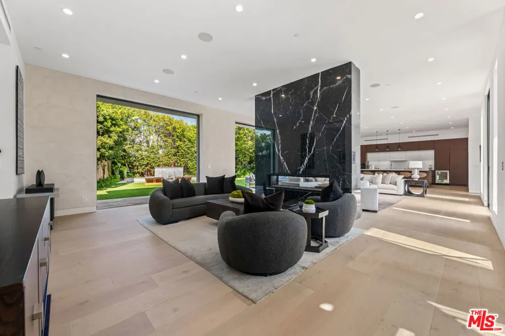 12119 Travis Street Los Angeles, CA 90049