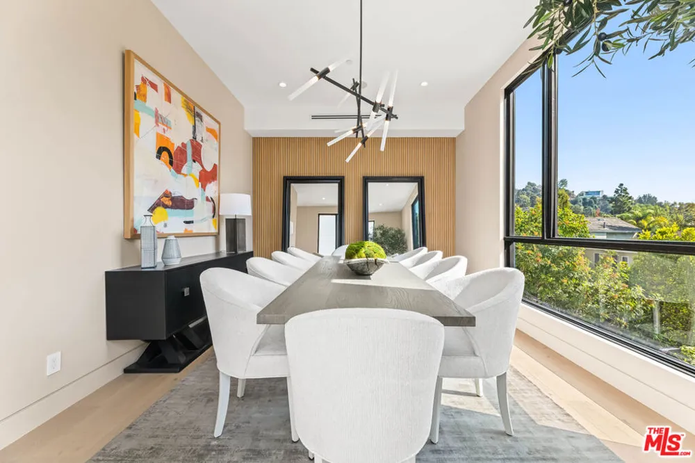 12119 Travis Street Los Angeles, CA 90049