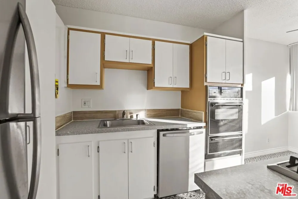 11131 ROSE AVENUE #11 Los Angeles, CA 90034