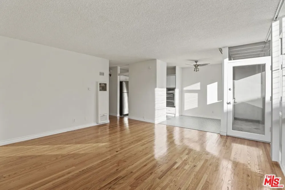11131 ROSE AVENUE #11 Los Angeles, CA 90034