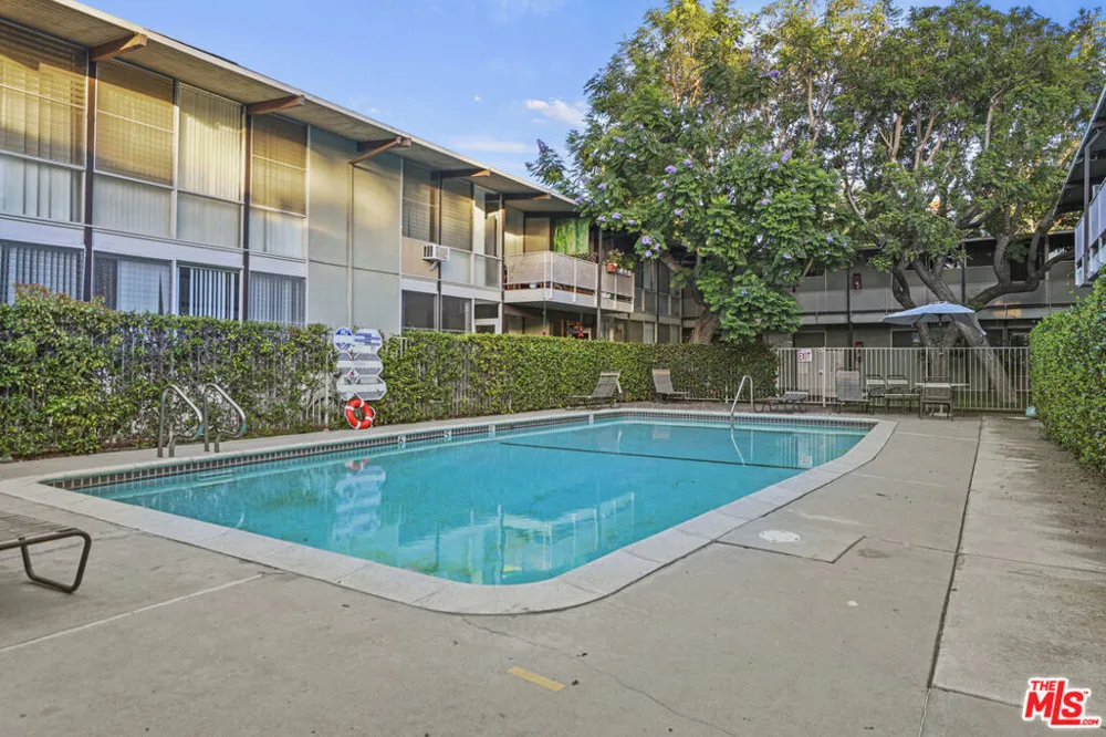 11131 ROSE AVENUE #11 Los Angeles, CA 90034
