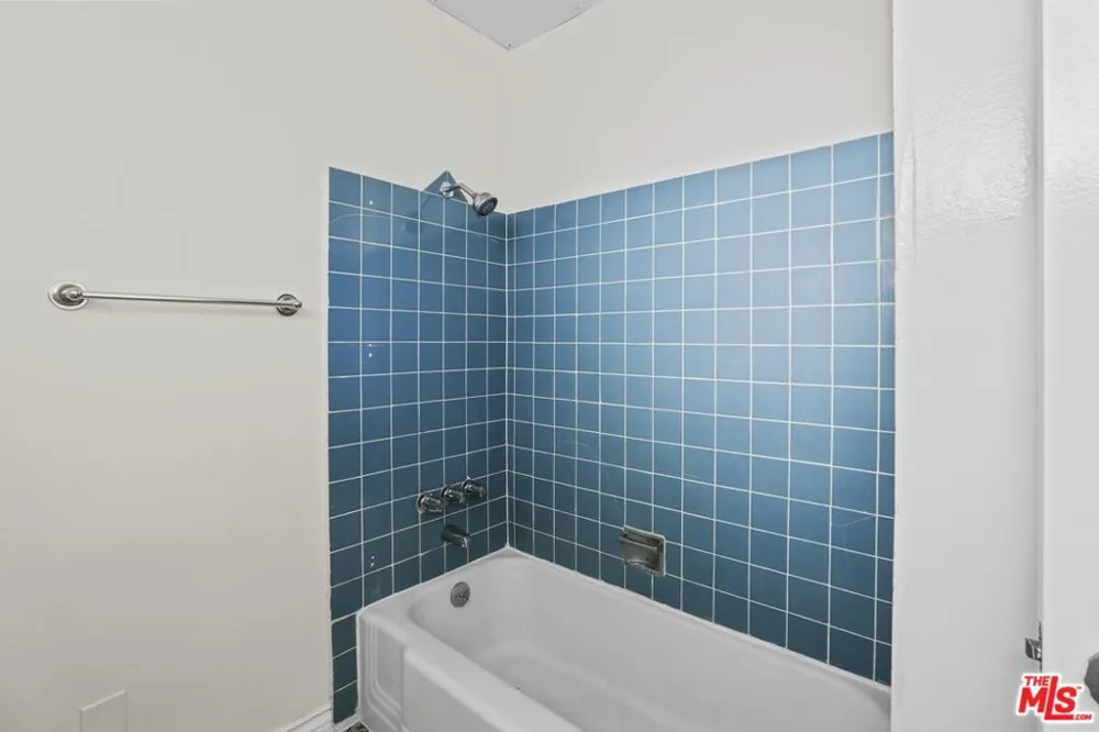 11131 ROSE AVENUE #11 Los Angeles, CA 90034