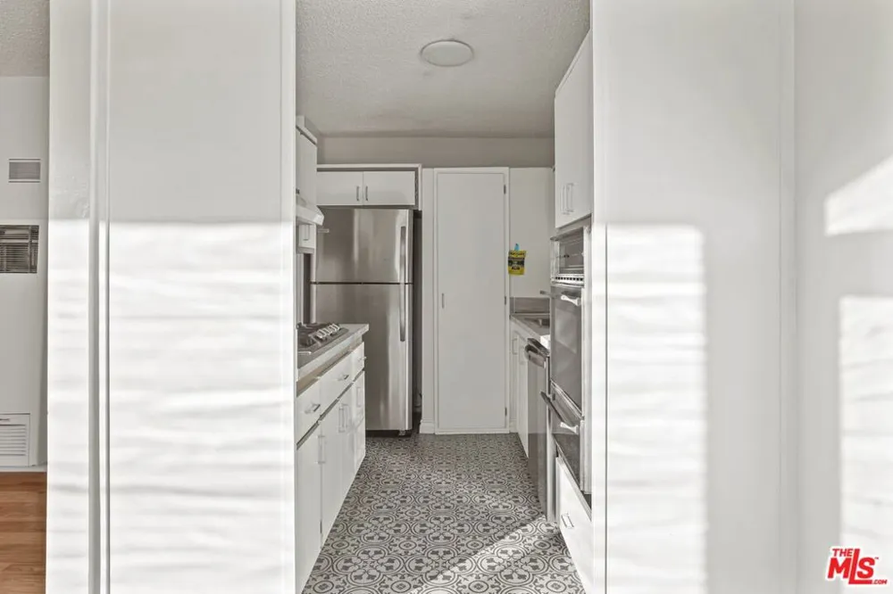 11131 ROSE AVENUE #11 Los Angeles, CA 90034