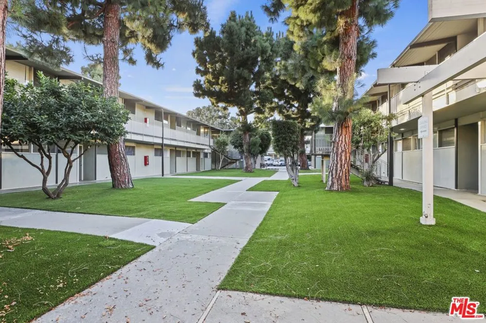 11131 ROSE AVENUE #11 Los Angeles, CA 90034