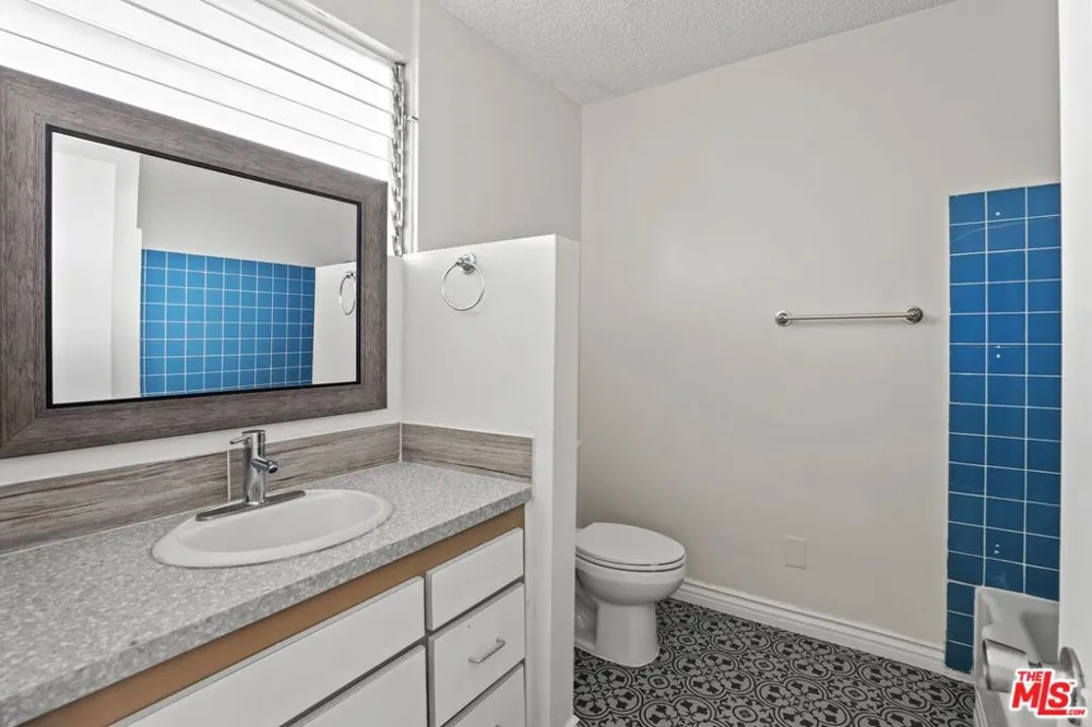 11131 ROSE AVENUE #11 Los Angeles, CA 90034