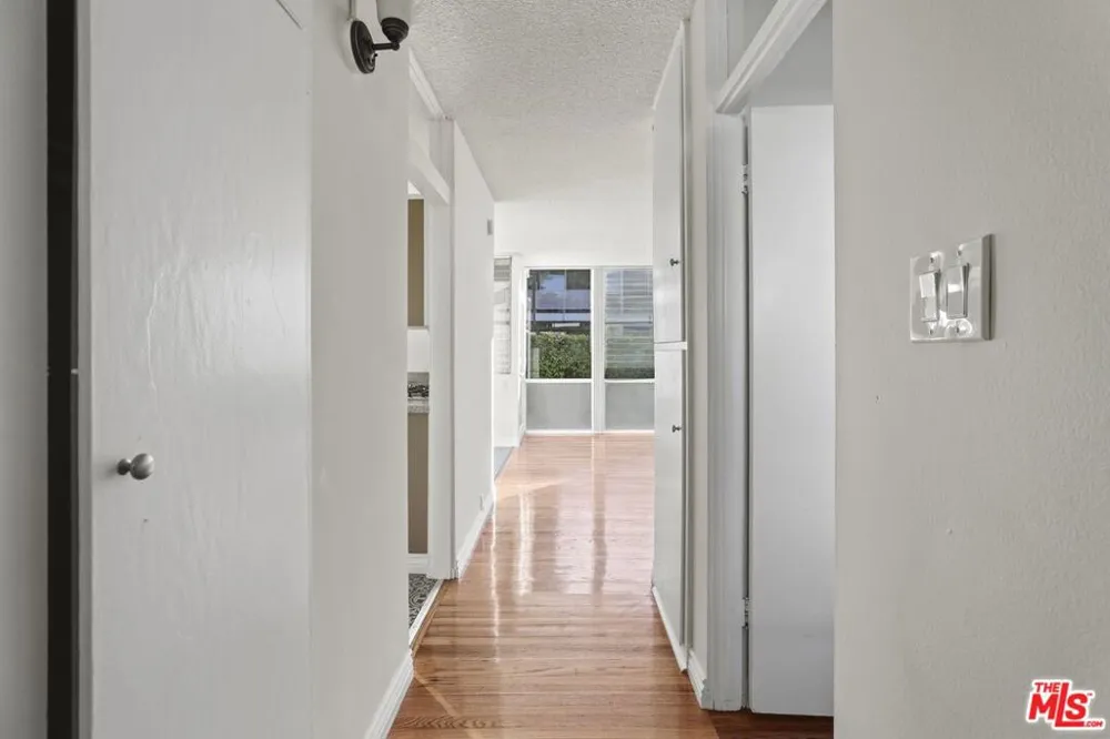 11131 ROSE AVENUE #11 Los Angeles, CA 90034