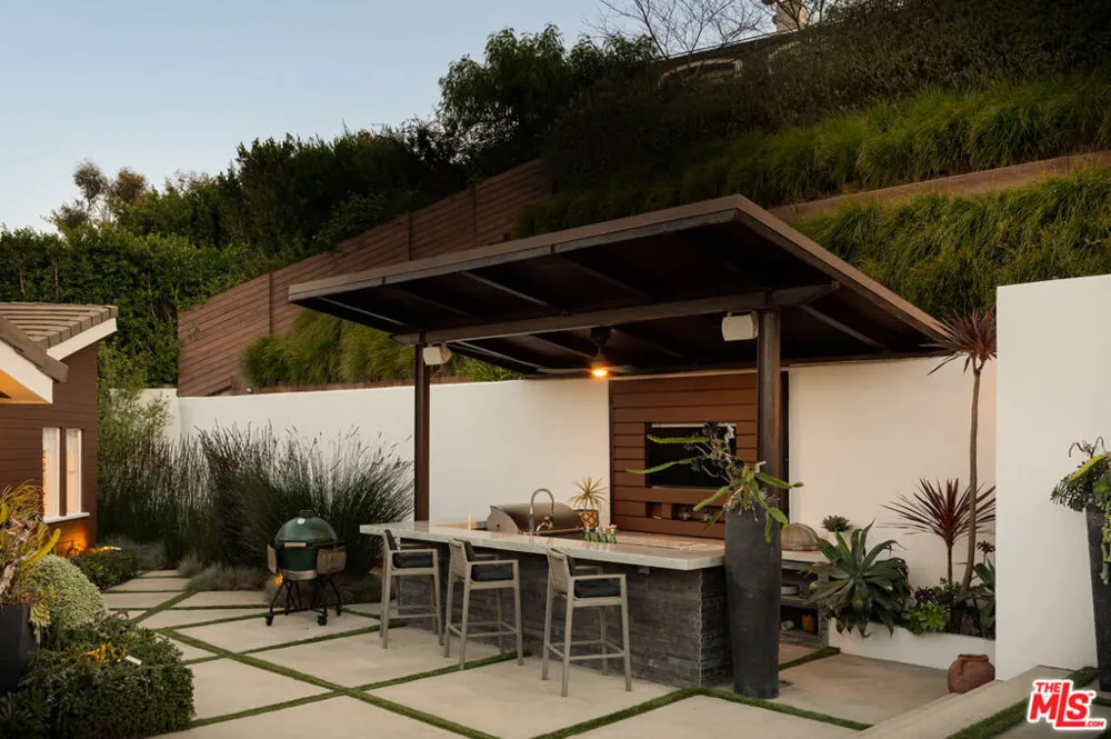 12047 Summit Circle Beverly Hills, CA 90210