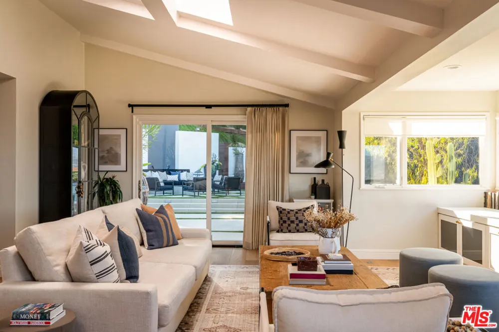 12047 Summit Circle Beverly Hills, CA 90210