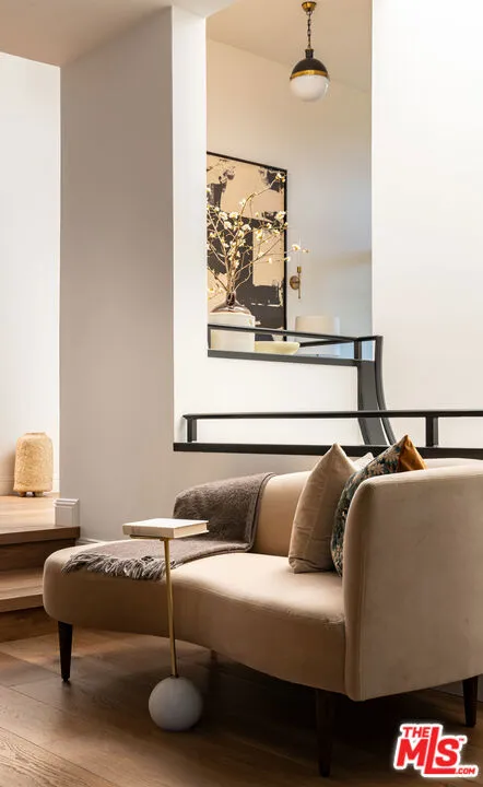 12047 Summit Circle Beverly Hills, CA 90210