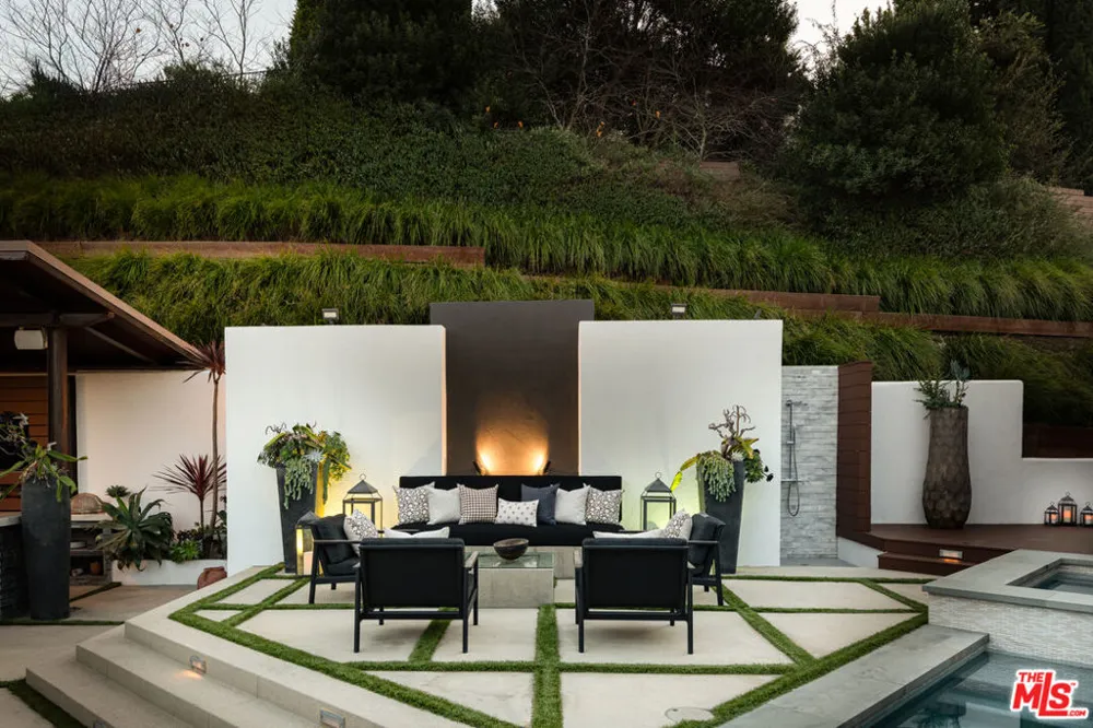 12047 Summit Circle Beverly Hills, CA 90210