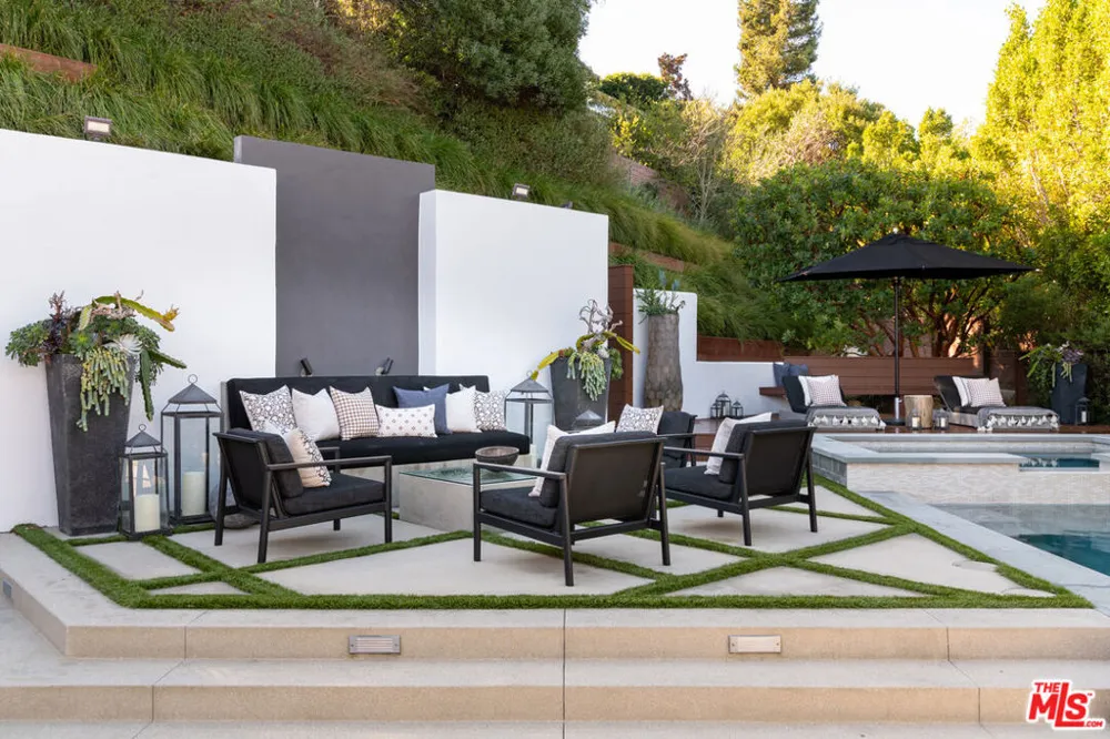 12047 Summit Circle Beverly Hills, CA 90210
