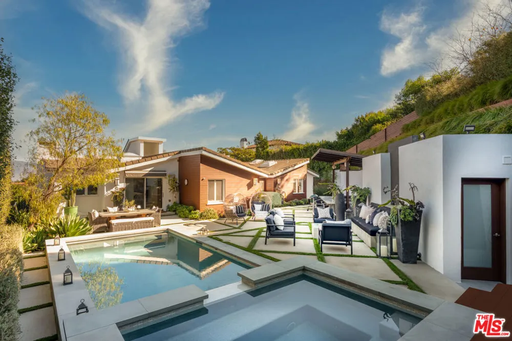 12047 Summit Circle Beverly Hills, CA 90210