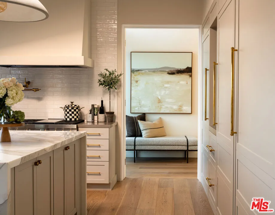 12047 Summit Circle Beverly Hills, CA 90210