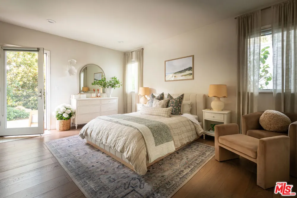 12047 Summit Circle Beverly Hills, CA 90210