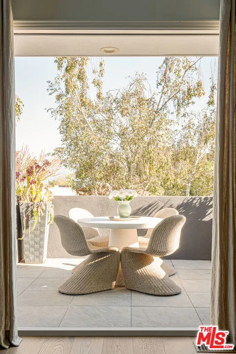 12047 Summit Circle Beverly Hills, CA 90210