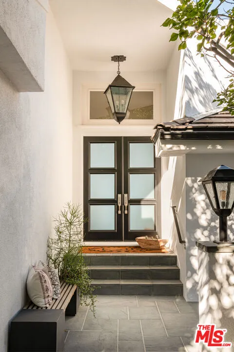 12047 Summit Circle Beverly Hills, CA 90210