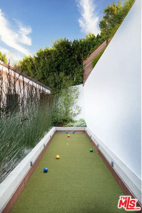 12047 Summit Circle Beverly Hills, CA 90210