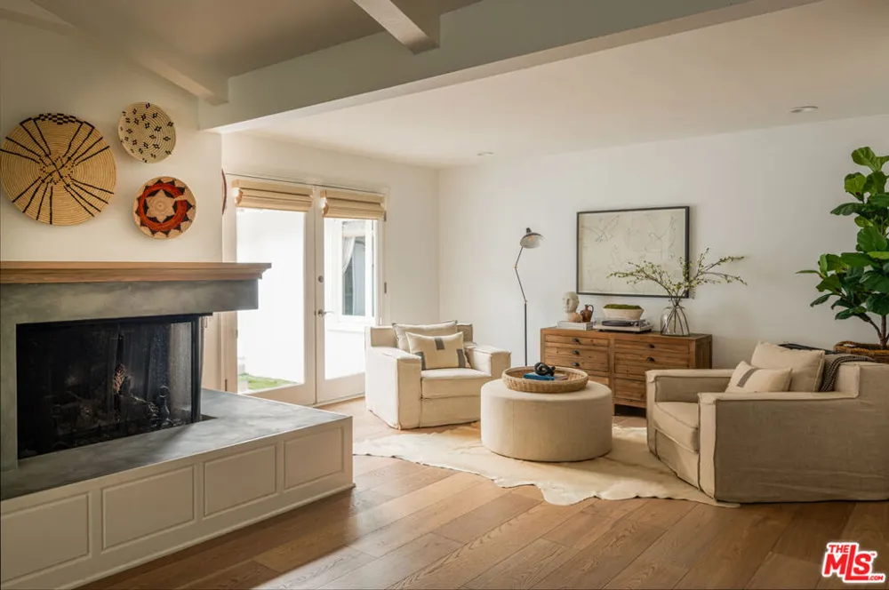 12047 Summit Circle Beverly Hills, CA 90210