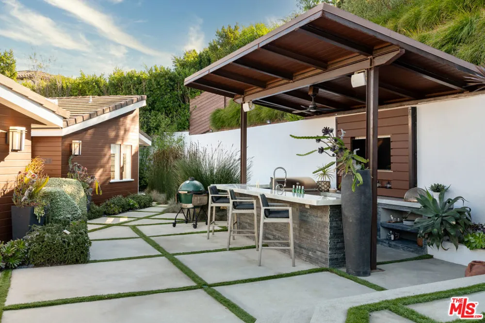 12047 Summit Circle Beverly Hills, CA 90210