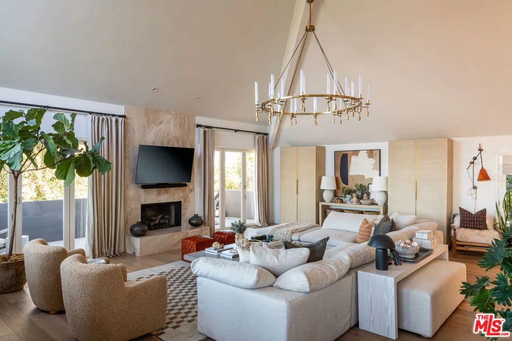 12047 Summit Circle Beverly Hills, CA 90210