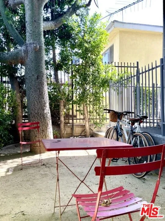 922 Hudson Avenue #1 Los Angeles, CA 90038