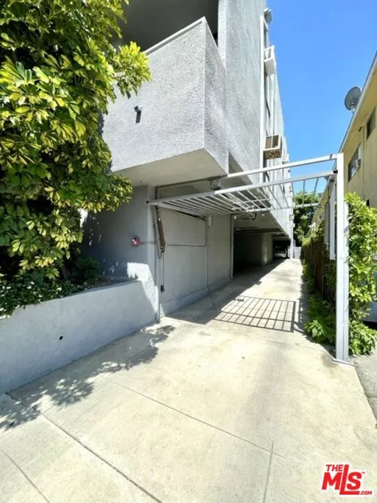 922 Hudson Avenue #1 Los Angeles, CA 90038