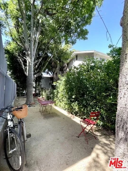 922 Hudson Avenue #1 Los Angeles, CA 90038