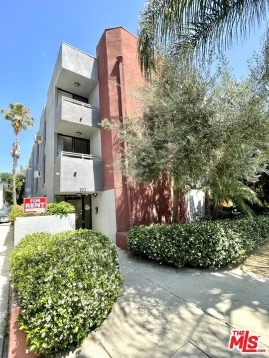 922 Hudson Avenue #1 Los Angeles, CA 90038