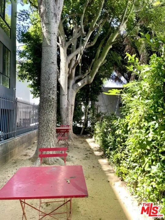922 Hudson Avenue #1 Los Angeles, CA 90038