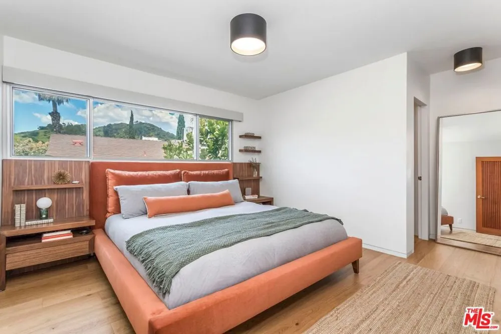 6826 Iris Circle Los Angeles, CA 90068