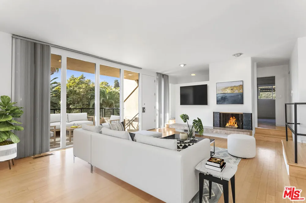 6826 Iris Circle Los Angeles, CA 90068