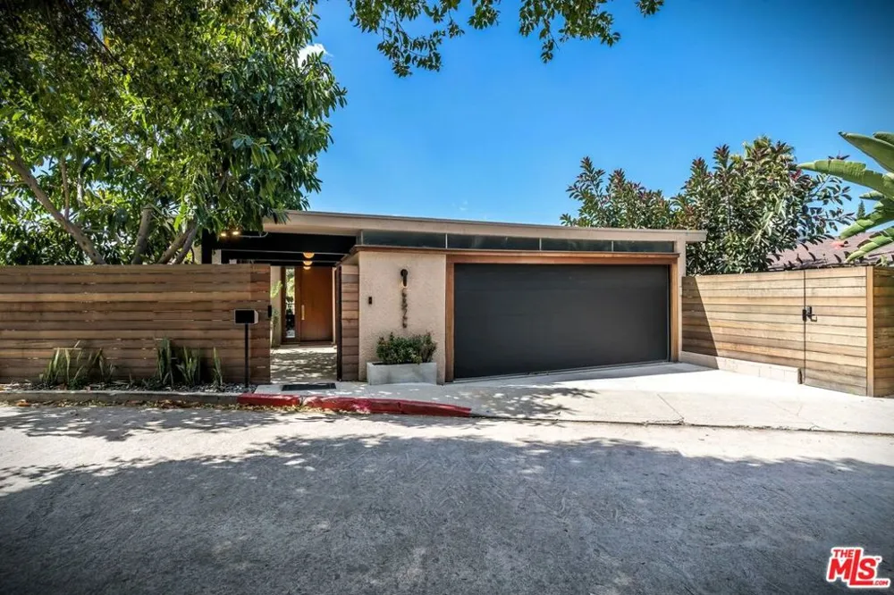 6826 Iris Circle Los Angeles, CA 90068