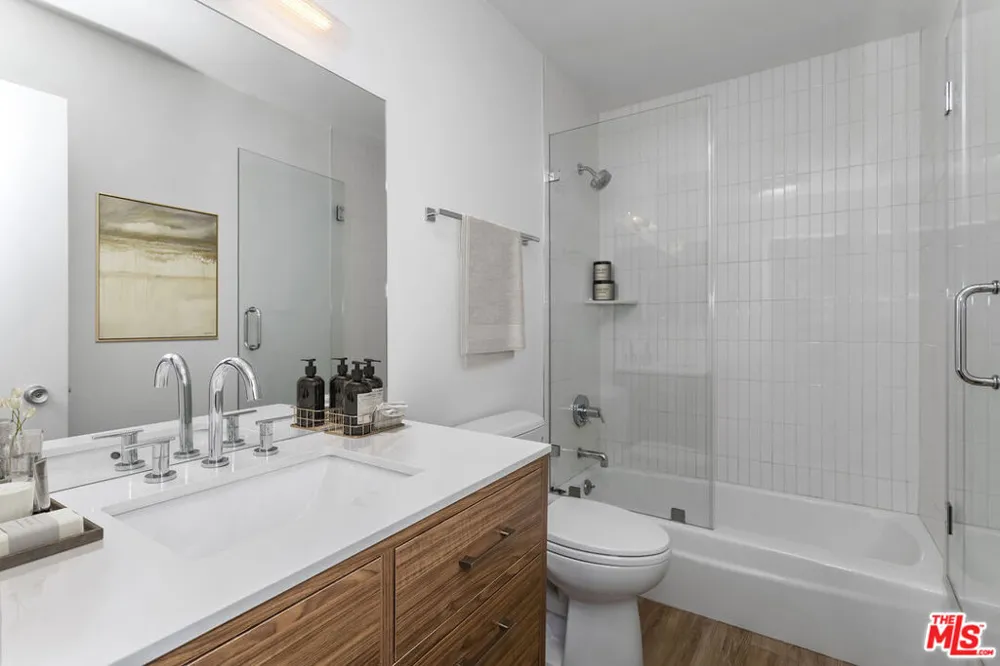 6826 Iris Circle Los Angeles, CA 90068