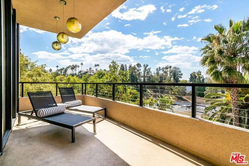6826 Iris Circle Los Angeles, CA 90068