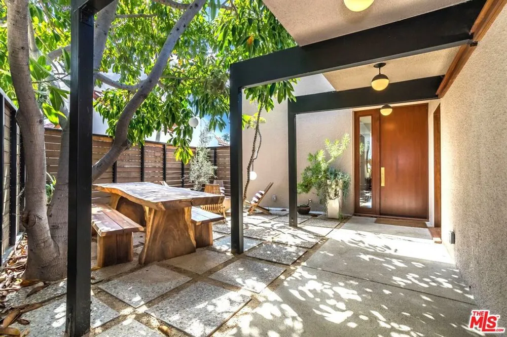 6826 Iris Circle Los Angeles, CA 90068