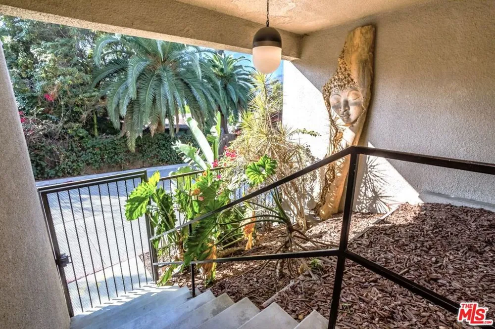 6826 Iris Circle Los Angeles, CA 90068