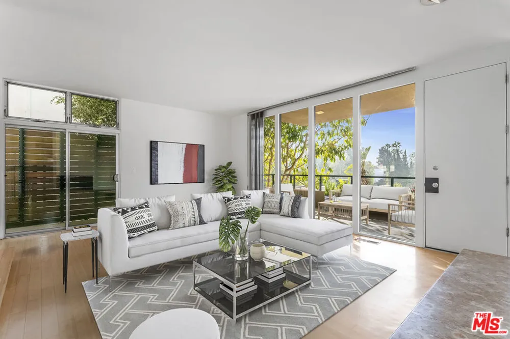 6826 Iris Circle Los Angeles, CA 90068