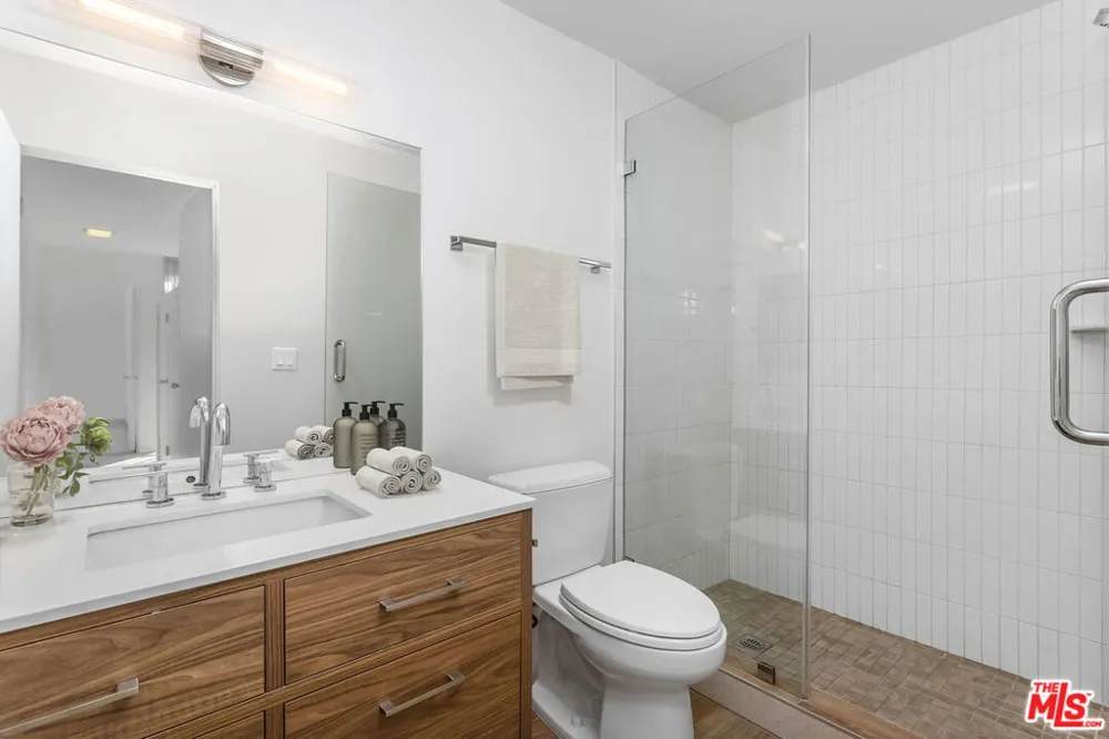 6826 Iris Circle Los Angeles, CA 90068