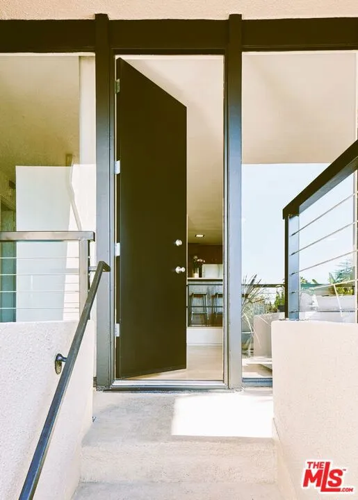 6826 Iris Circle Los Angeles, CA 90068