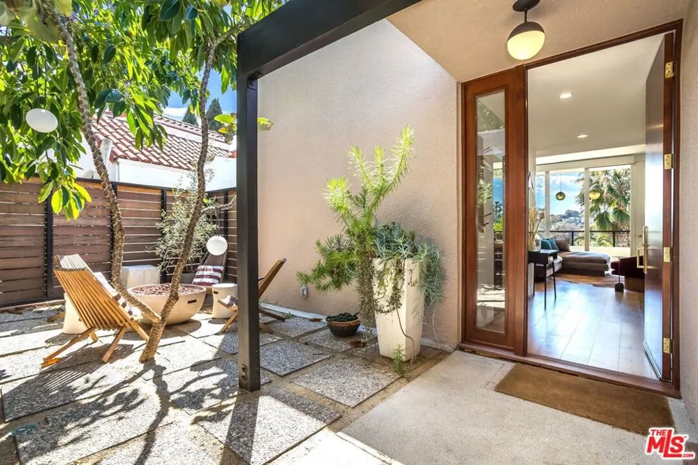 6826 Iris Circle Los Angeles, CA 90068