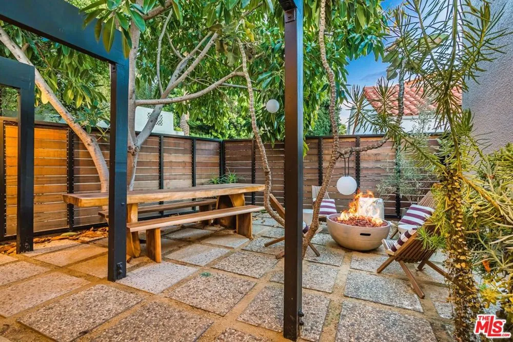 6826 Iris Circle Los Angeles, CA 90068