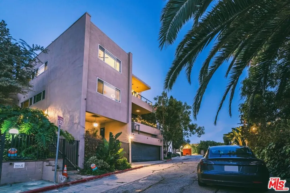 6826 Iris Circle Los Angeles, CA 90068